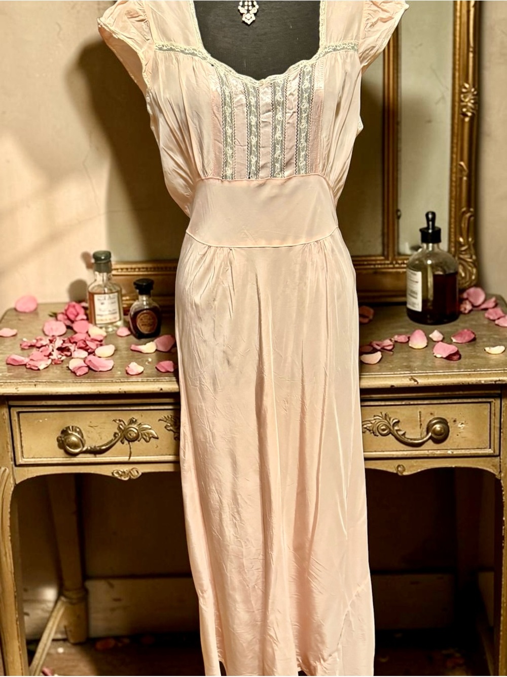 Amazing 1930’s voluptuous silk nightgown with lace inserts